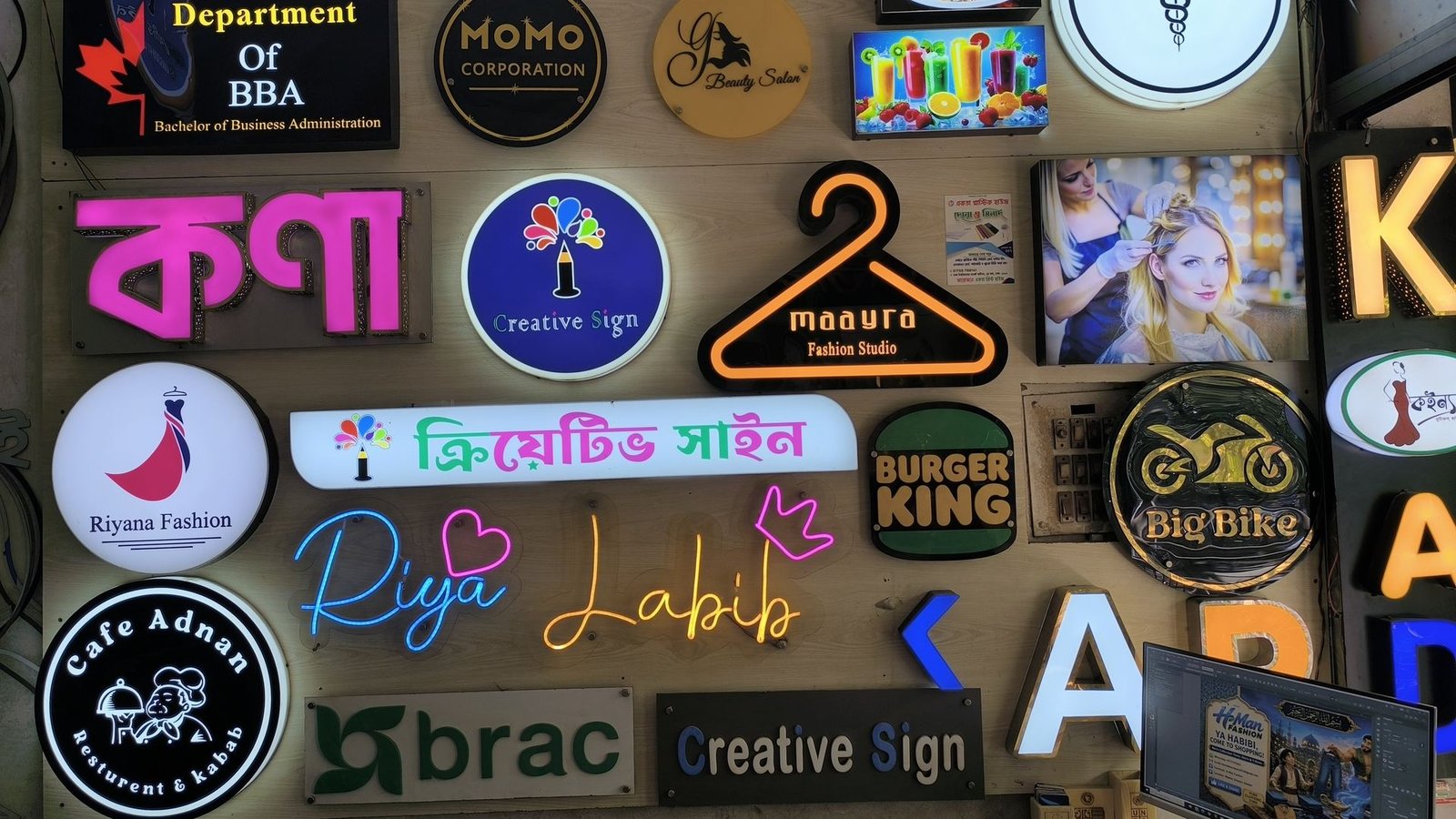 ক্রিয়েটিভ সাইন সাইনেজ